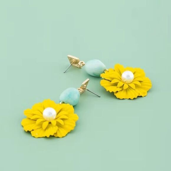 🔅🆕🔅 BoHo Yellow Flower Design With Faux Pearl Decor Dangle Earrings✨ - Picture 6 of 9